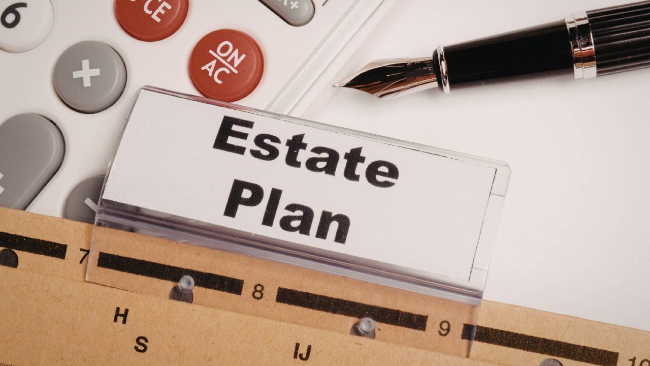 How Wills and Estate Lawyers Help Protect Your Family’s Wealth