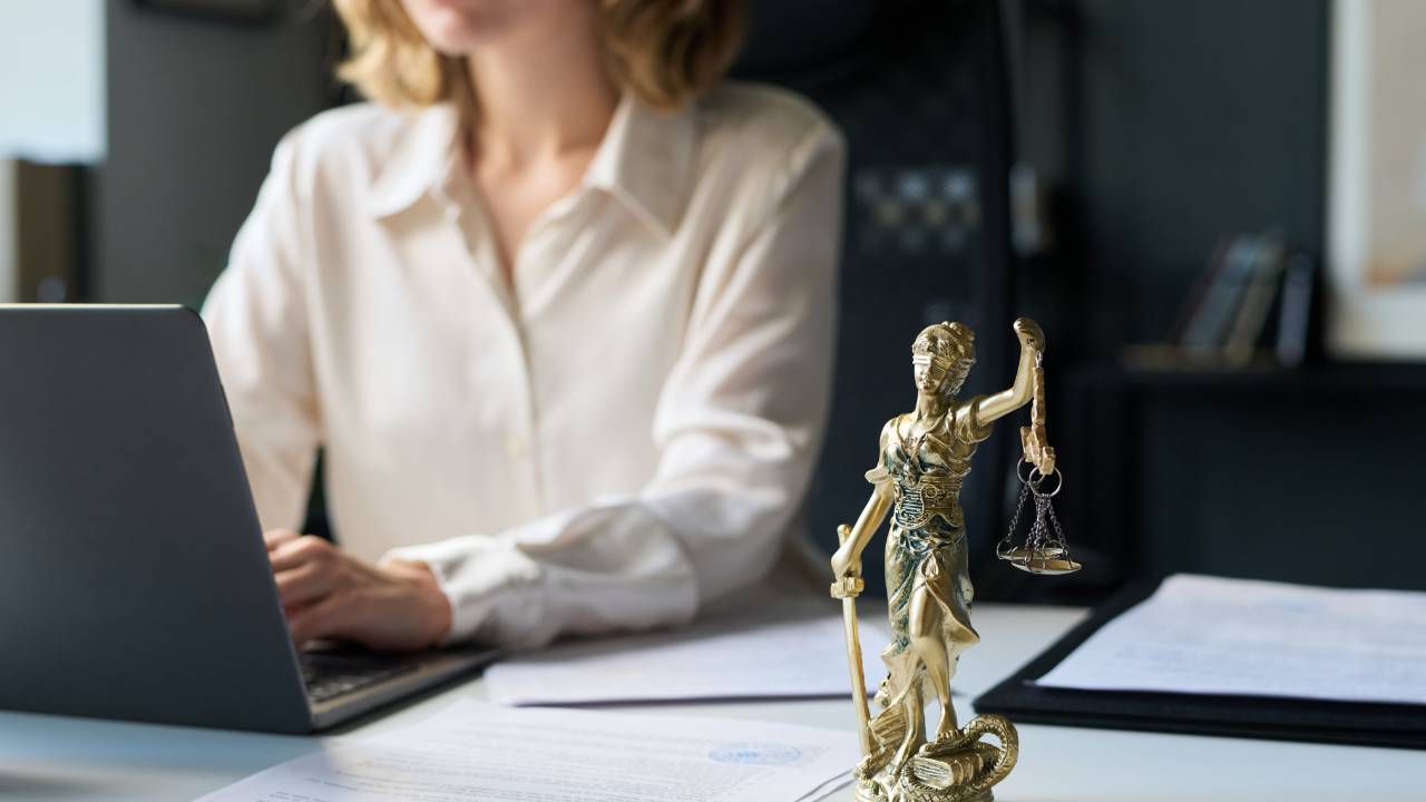 What Do Family Lawyers Actually Do? Roles, Cases, and Responsibilities